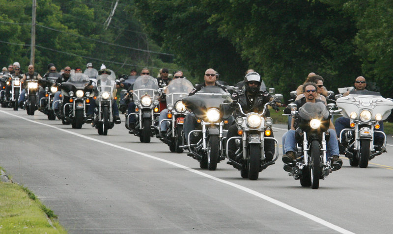 The Sawtooth Wolves Motorcycle Club kicked off the holiday season by donating free turkey dinners to Barryton Elementary families in need.