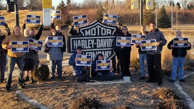 No deal: Local steel workers union rejects Harley Davidson contract offer Stand with the workers!! If that joke CEO can make millions pay the workers a good&nbsp;wage