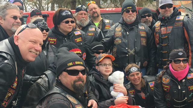 Brothers in Chains MC and Hundreds of bikers show up in support of teenager with terminal brain cancer. Way to go BIKERS!