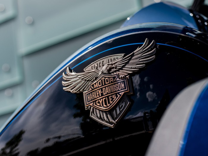 Adam Sandoval and Paris Harley Davidson set Guinness book of world